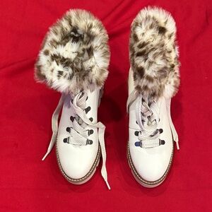 Stylish White Fur-Trimmed Women's Boots size 8.5